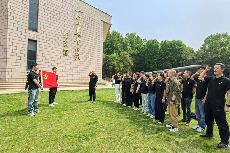 拉床,拉刀,自动化,高端拉床,专用机床,内拉床,外拉床,数控机床,自动化生产线,工业机器人